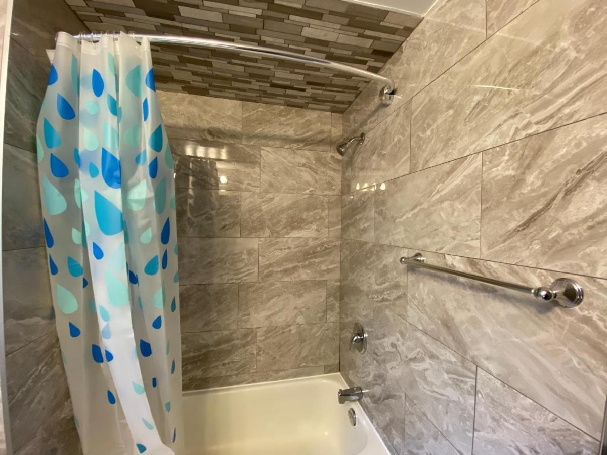 Yonge And Finch Subway !S Spacious And Modern Private Bd With Shared Bathroom Toronto Kültér fotó